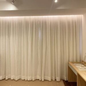 Cortina de Trilho Suíço Duplo – Linho e Blackout