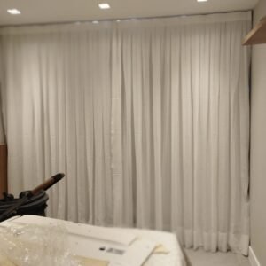 Cortina de Trilho Suíço Duplo – Linho e Blackout